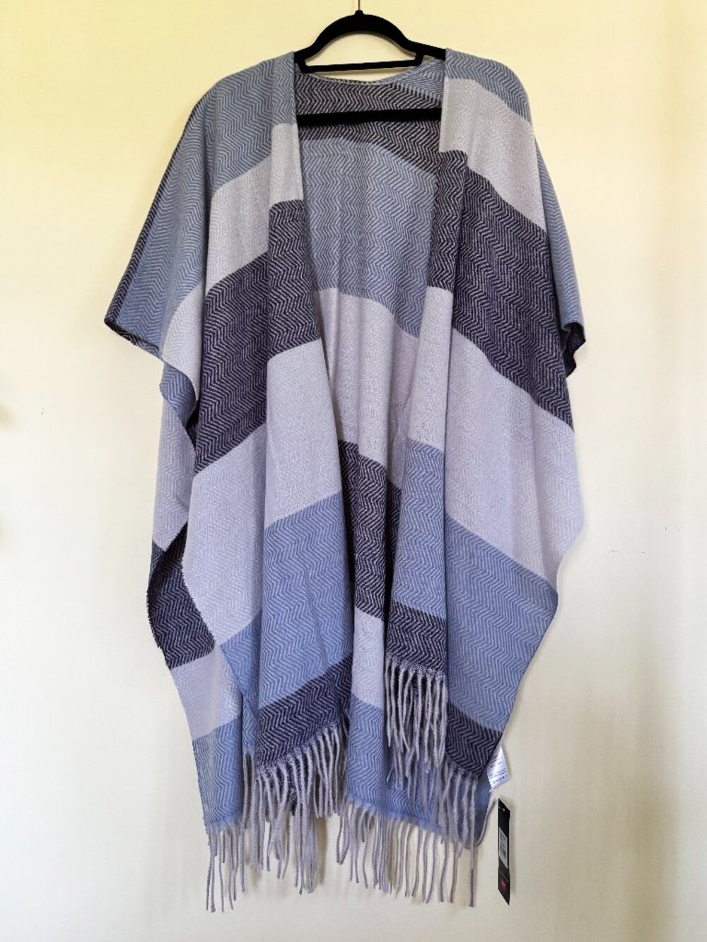 Soft Fall Wrap by Cotton Traders in Blue Chevron Pattern. Women's One Size NWT